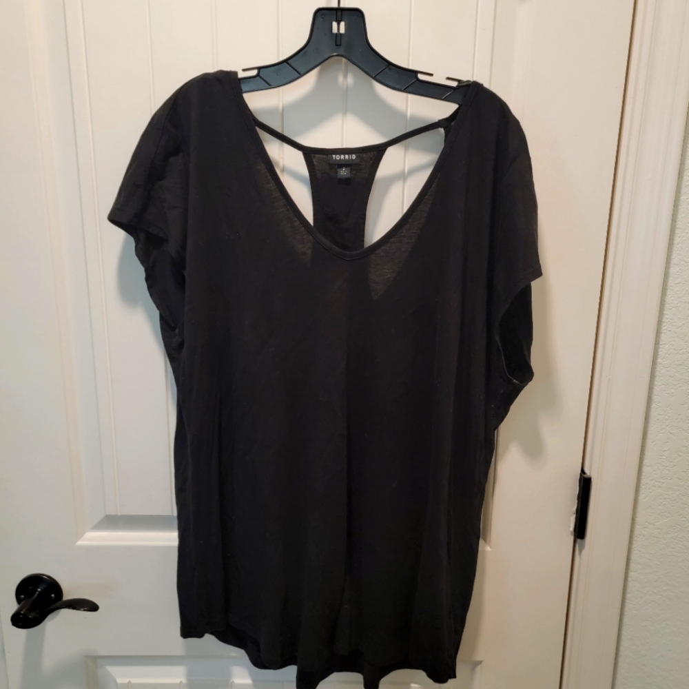 Torrid Tshirt w open back